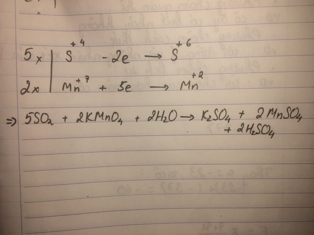 Trạng thái chất và màu sắc của các chất trong phản ứng KMnO4, SO2 và H2O là gì?