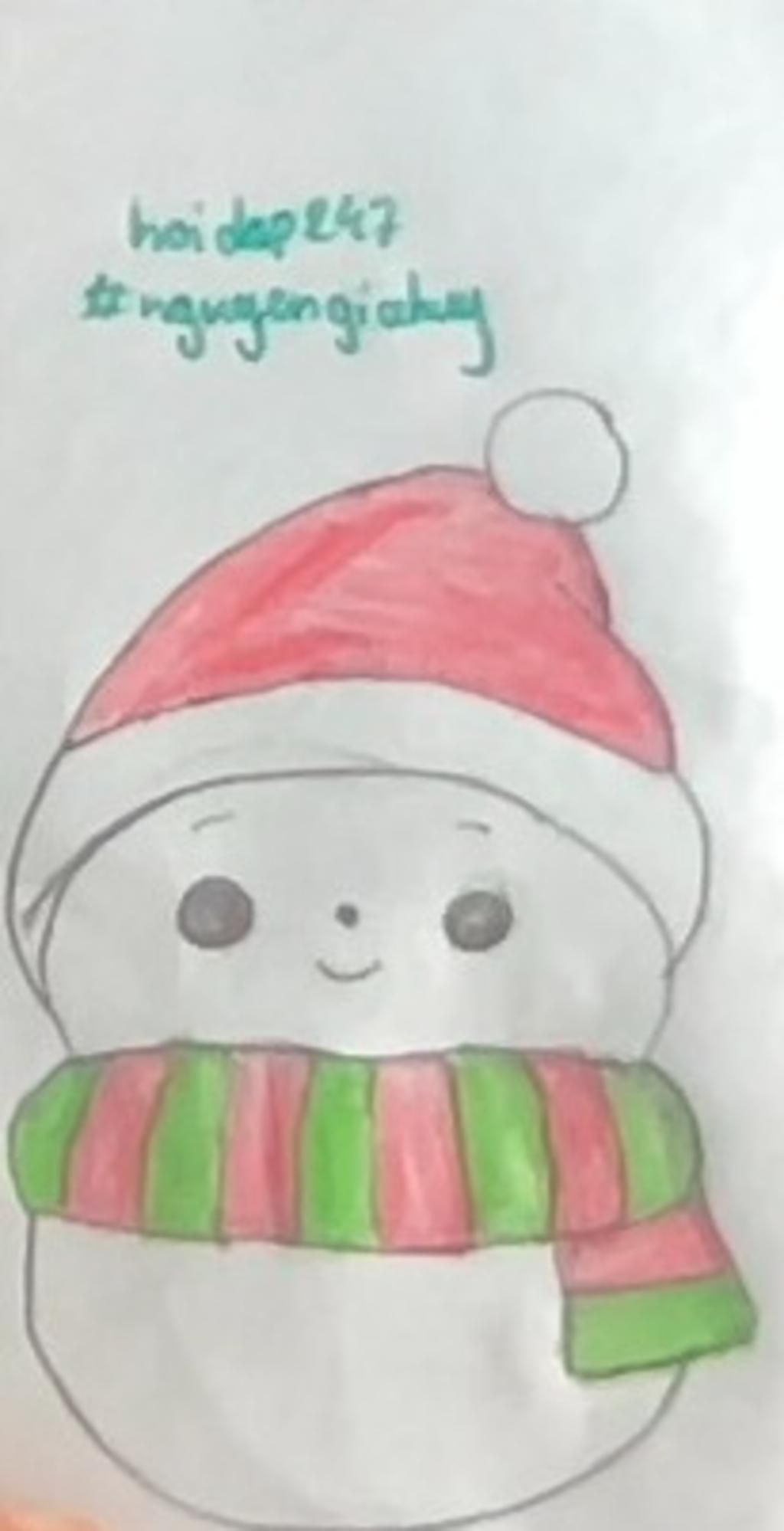 Vẽ Người Tuyết Cute (Cute Snowman Drawing) Bạn đang tìm kiếm những bức tranh vẽ người tuyết dễ thương để làm quà tặng cho bạn bè và người thân? Bức tranh này sẽ là lựa chọn tuyệt vời cho bạn. Những đường nét được vẽ tỉ mỉ tạo nên một người tuyết đáng yêu và hài hước. Hãy cùng nhau xem và cảm nhận tình cảm trong bức tranh này.