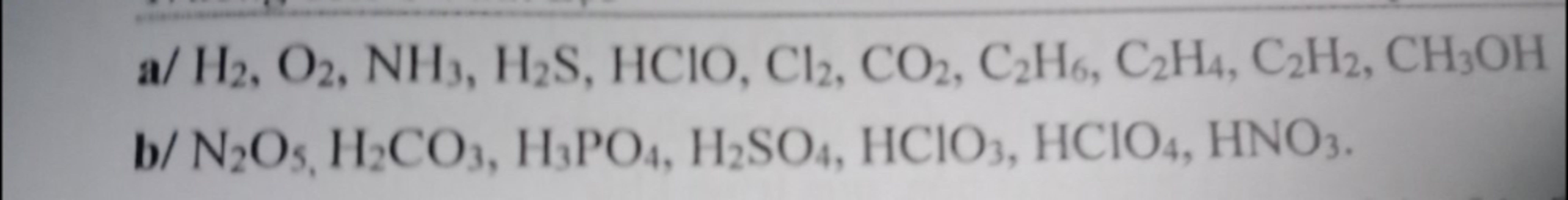 Trong các chất H2SO4, CH3OH, H2S, HNO3, chất nào là chất điện li yếu?

