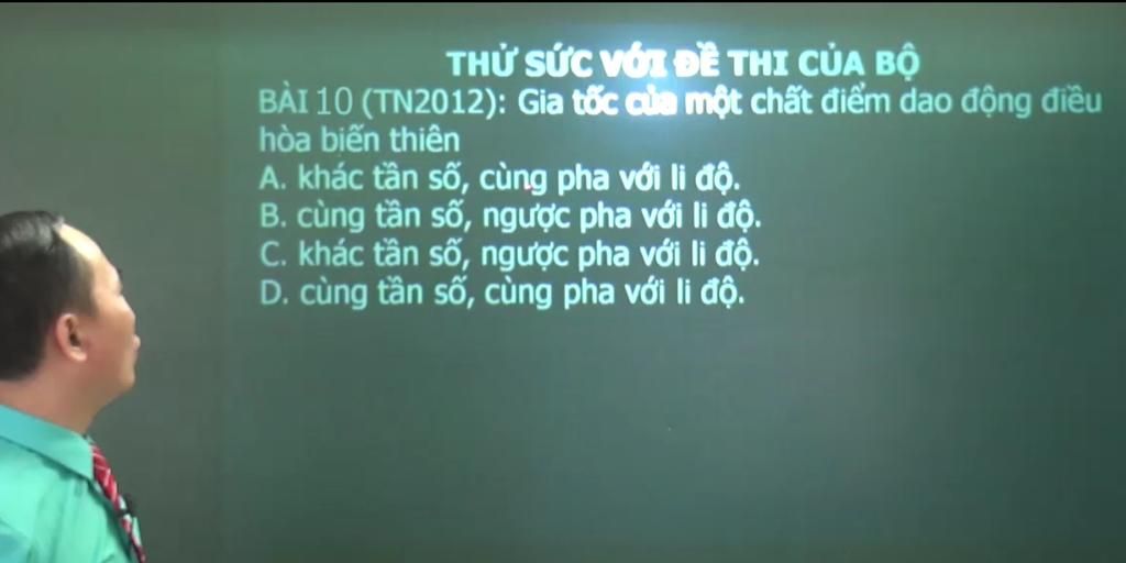 Tại sao vận tốc biến thiên cùng tần số với li độ trong dao động điều hòa?
