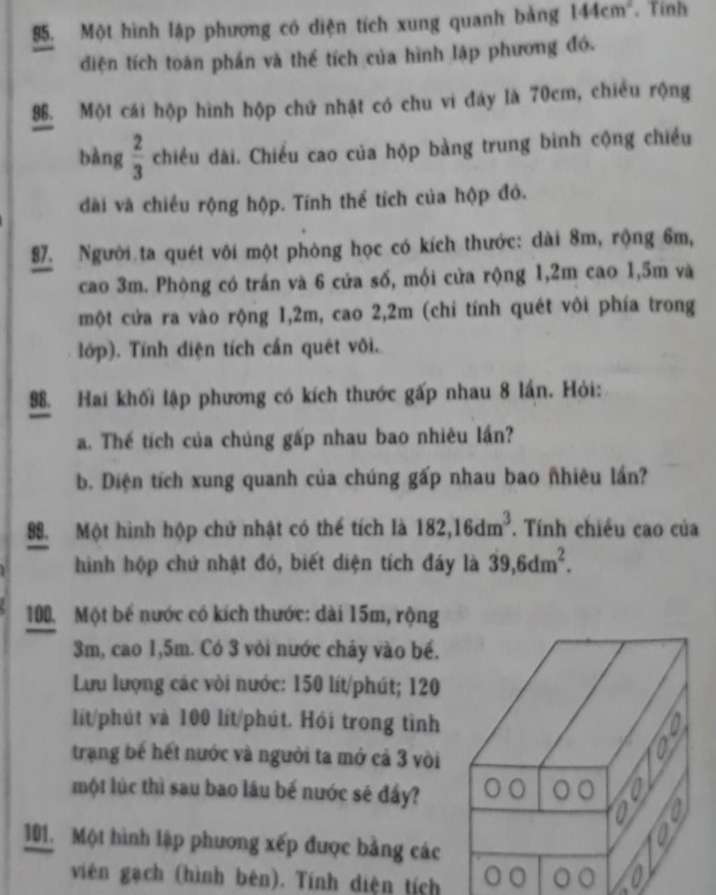 85. Một hình lập phương có diện tích xung quanh bằng 144cm. Tinh ...