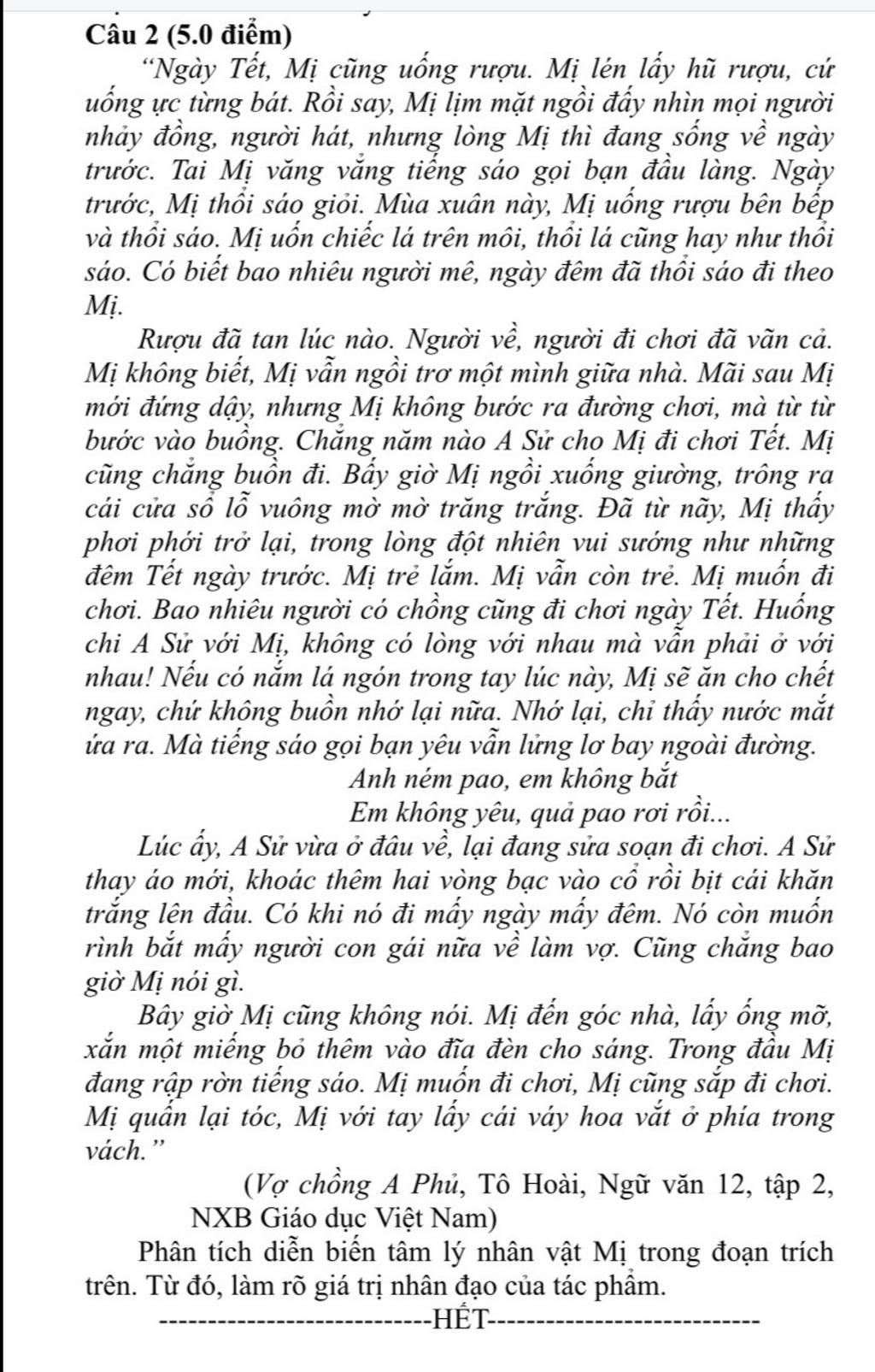 Hãy lén lấy một chút hũ rượu và cùng Mị thưởng thức Tết đậm đà tình cảm và niềm vui trong bức ảnh tuyệt đẹp này. Sự tự do và ấm áp của mùa Tết sẽ được tái hiện qua những hình ảnh đầy màu sắc và mời gọi trong ảnh Mị.