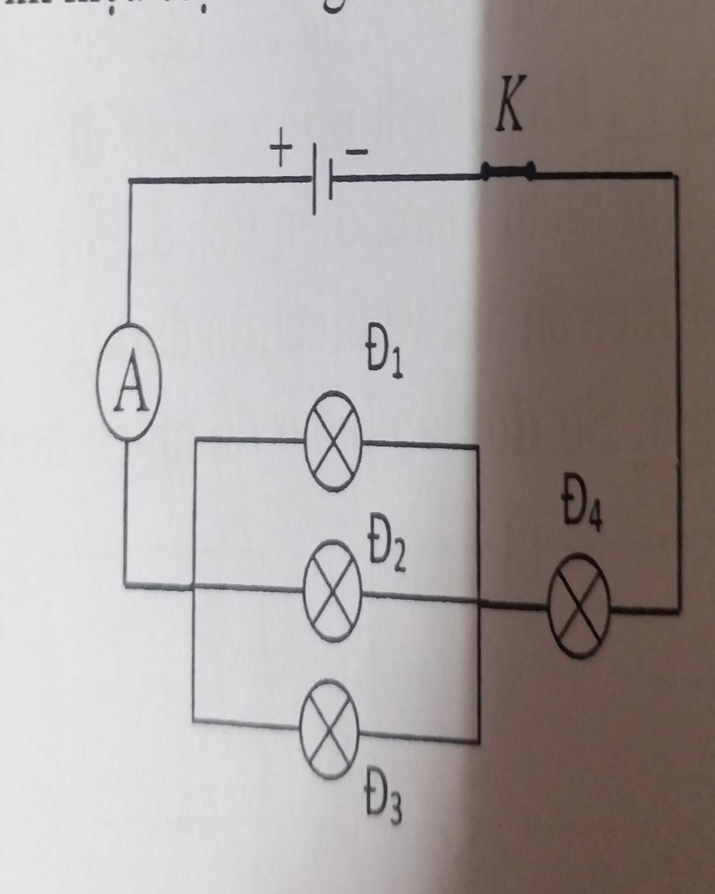 Cho mạch điện như hình vẽ ampe kế có điện trở rất nhỏ vôn kế có điện trở  vô cùng lớn Hiệu điện thế giữa hai điểm AB không đổi bằng 18V