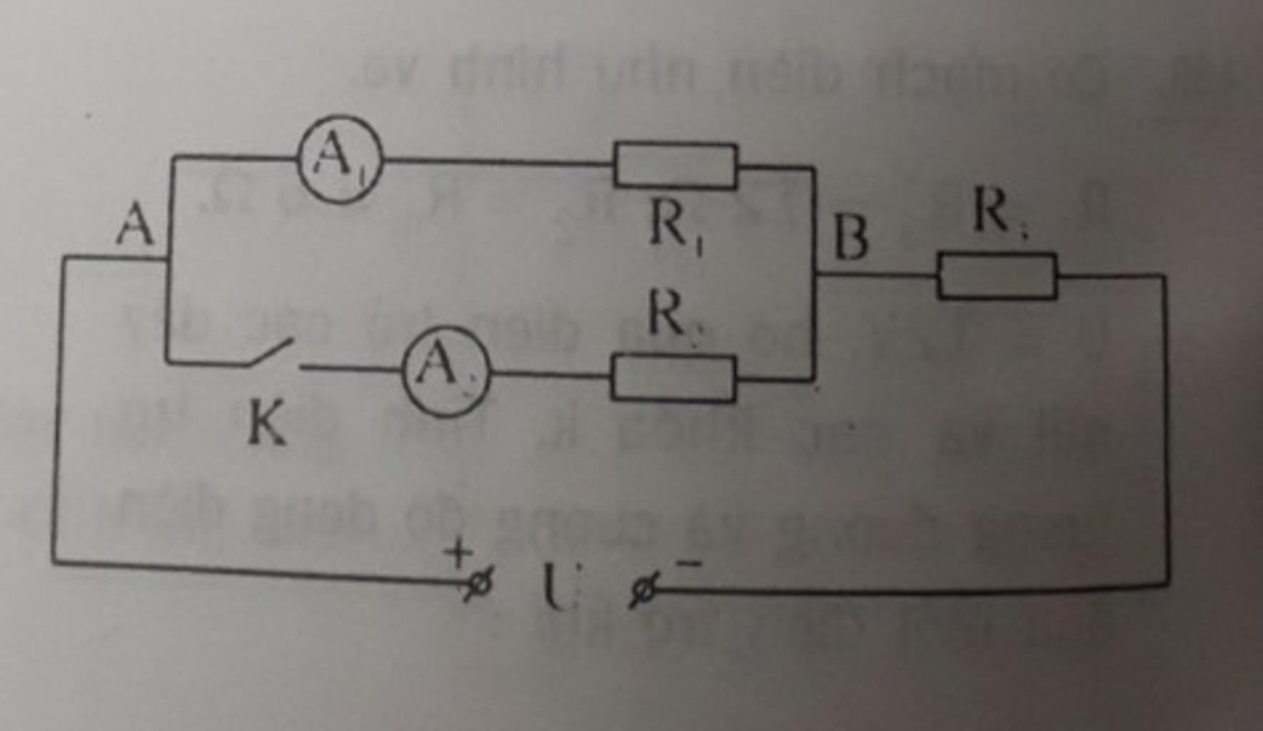 Bỏ qua điện trở dây nối, tính giá trị điện trở lớn nhất có thể chọn để giữ cho dòng điện qua mạch điện như hình vẽ là 2A?