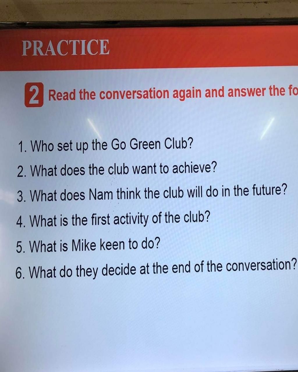 Đọc và trả lời các câu hỏi trong ảnh ạ: Bài 1: Go Green Club (Câu lạc bộ  sống xanh) Mike: What are you going to