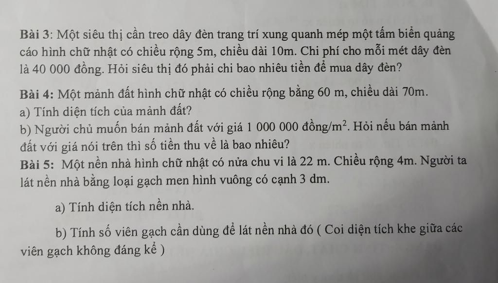 Bài 3: Một siêu thị cần treo dây đèn trang trí xung quanh mép một ...