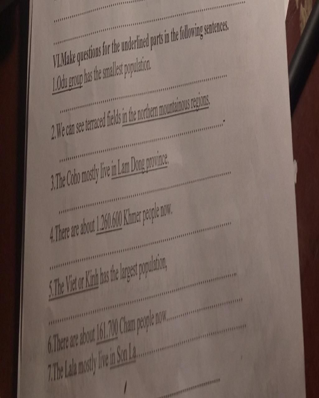 Vi make questions for the underlined parts in the following sentences