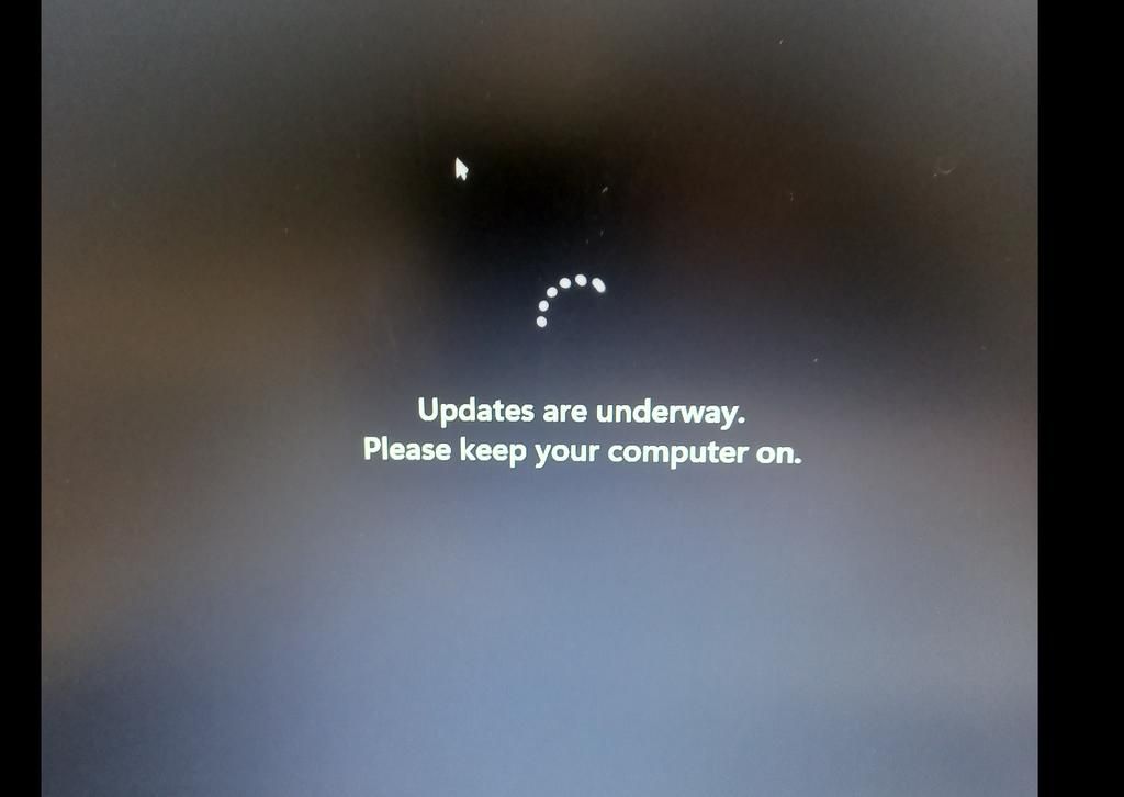 Thông báo Please keep your computer on dường như không biến mất sau nhiều giờ, tôi nên làm sao?