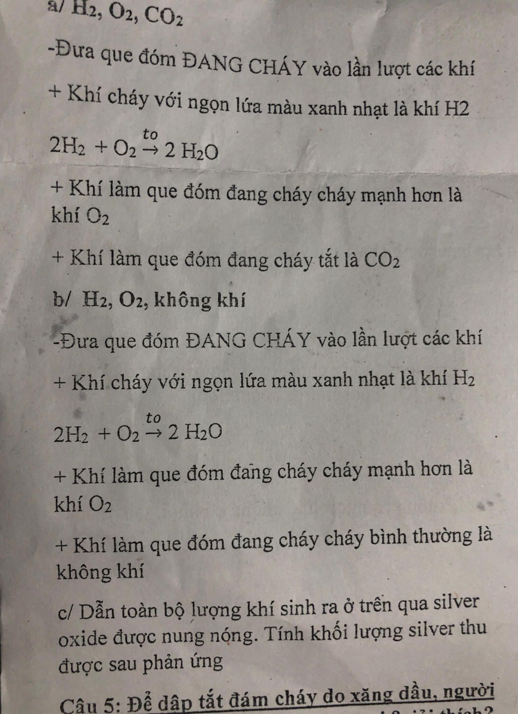 à/ H2, O2, CO2 -Đưa que đóm ĐANG CHÁY vào lần lượt các khí + Khí cháy ...