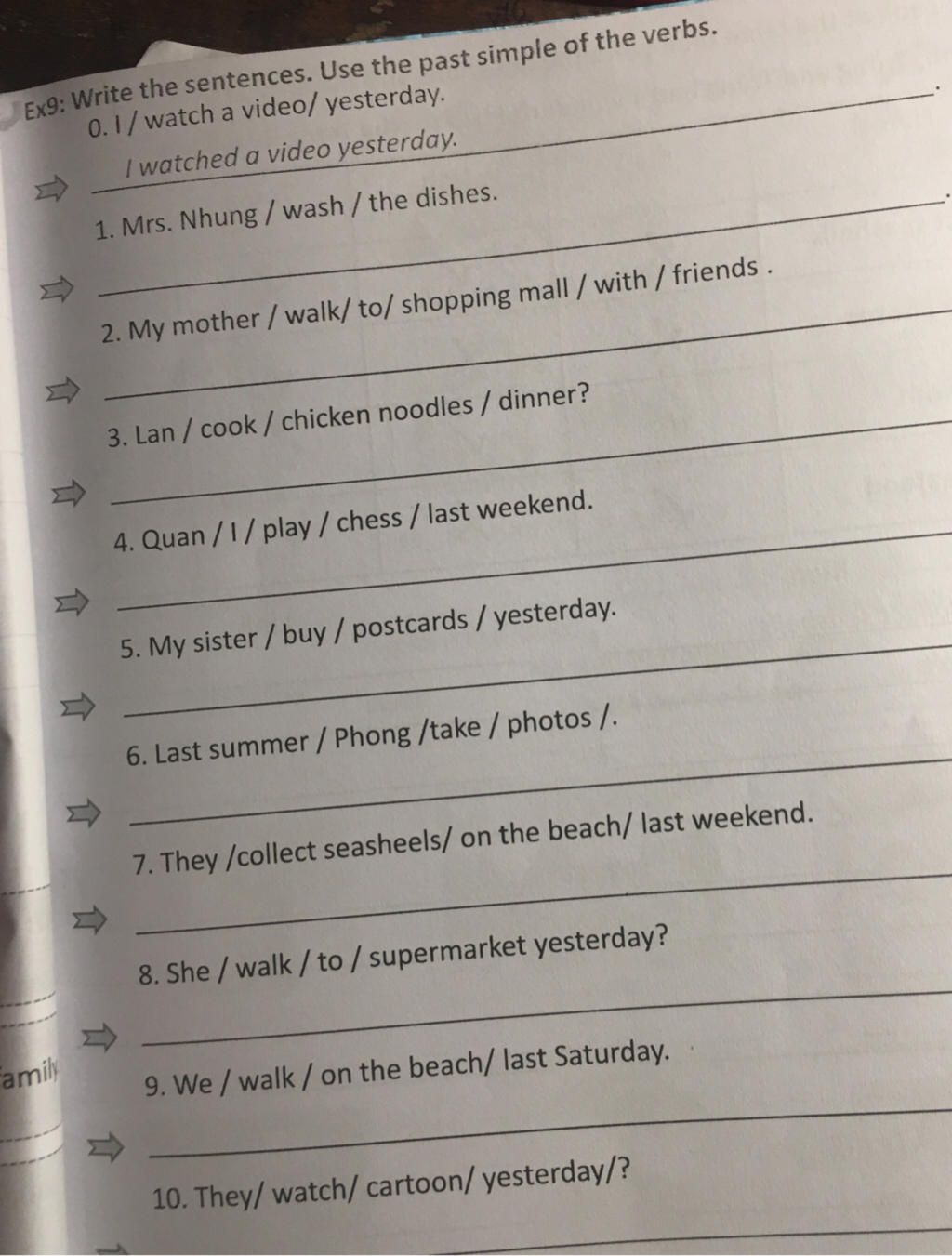 Ex9: Write the sentences. Use the past simple of the verbs. 0.1/watch a ...